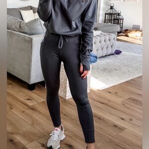 NWT OFFLINE BY AERIE WARM UP LEGGINGS CHARCOAL HIGH RISE SHORT INSEAM